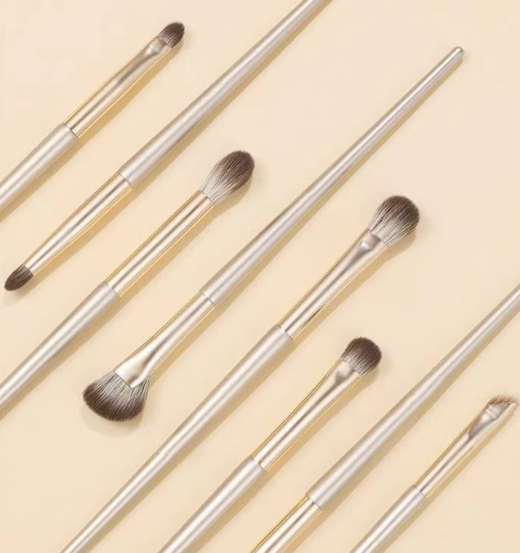 MCOIKY® Soft-bristle eyeshadow brush